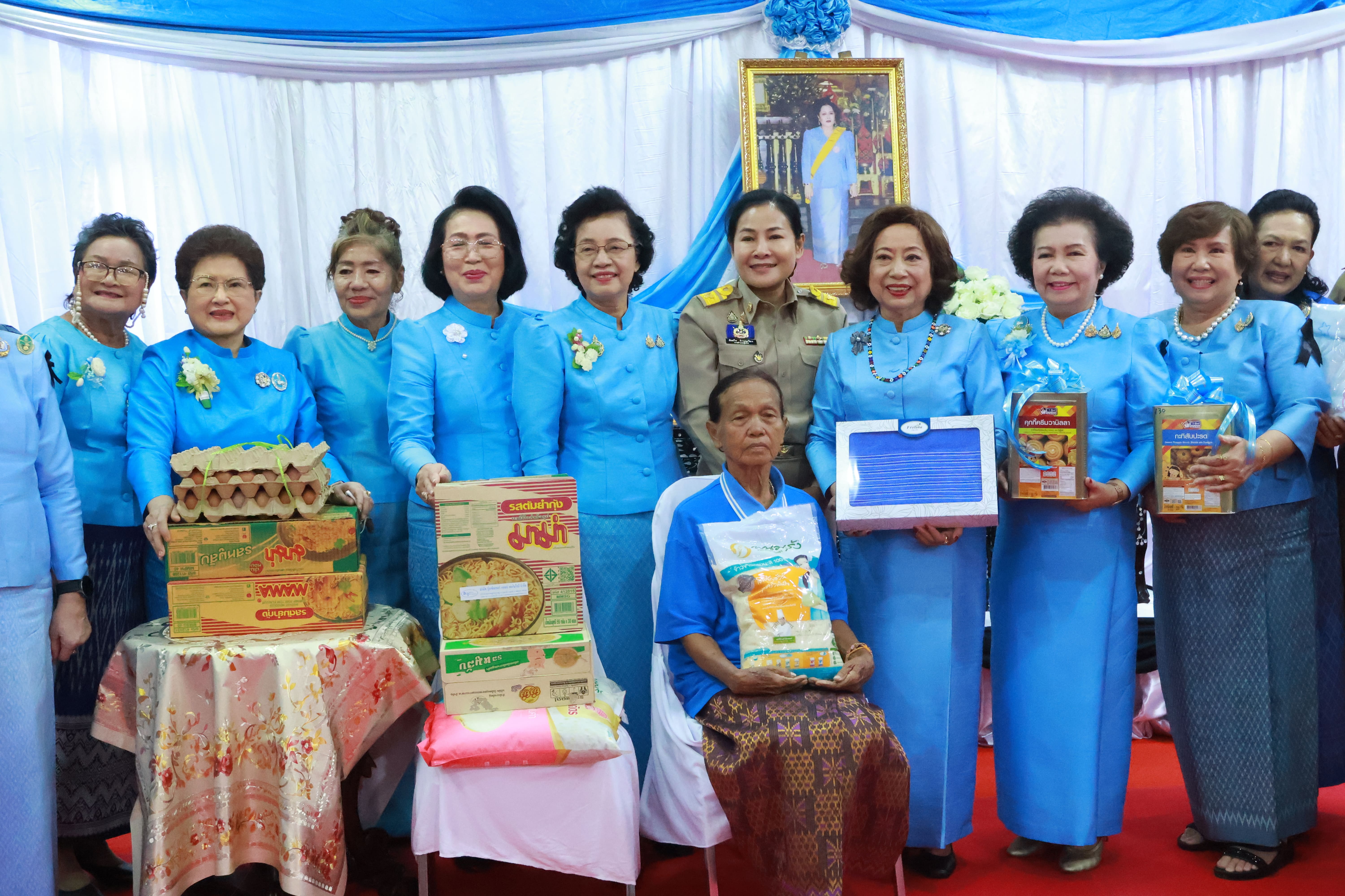 สมาคมแม่ดีเด่นแห่งชาติประจำจังหวัดขอนแก่น "จัดกิจกรรมมอบเงินทุนและถุงยังชีพพระราชทาน" ช่วยเหลือแม่ผู้ยากไร้