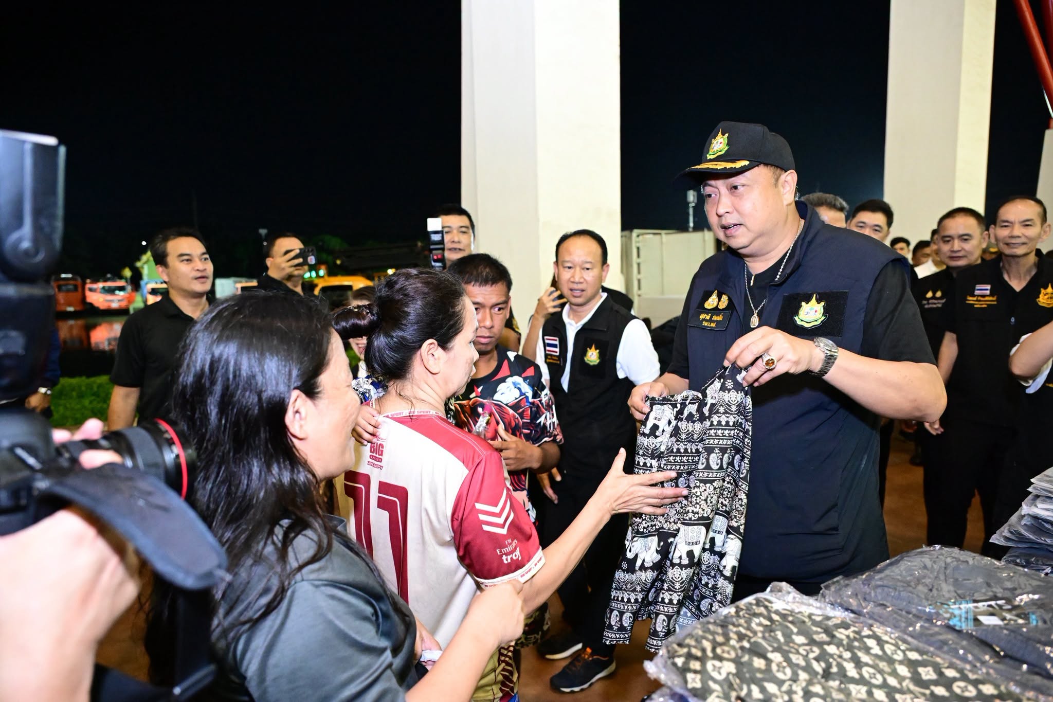&ldquo;สุชาติ&rdquo; สั่ง &ldquo;ทส.หนึ่งเดียว&rdquo; ลุยลาดกระบัง เพิ่มครัว 6 คัน&ndash;ระดมเรือ ส่งอาหารถึงชุมชน